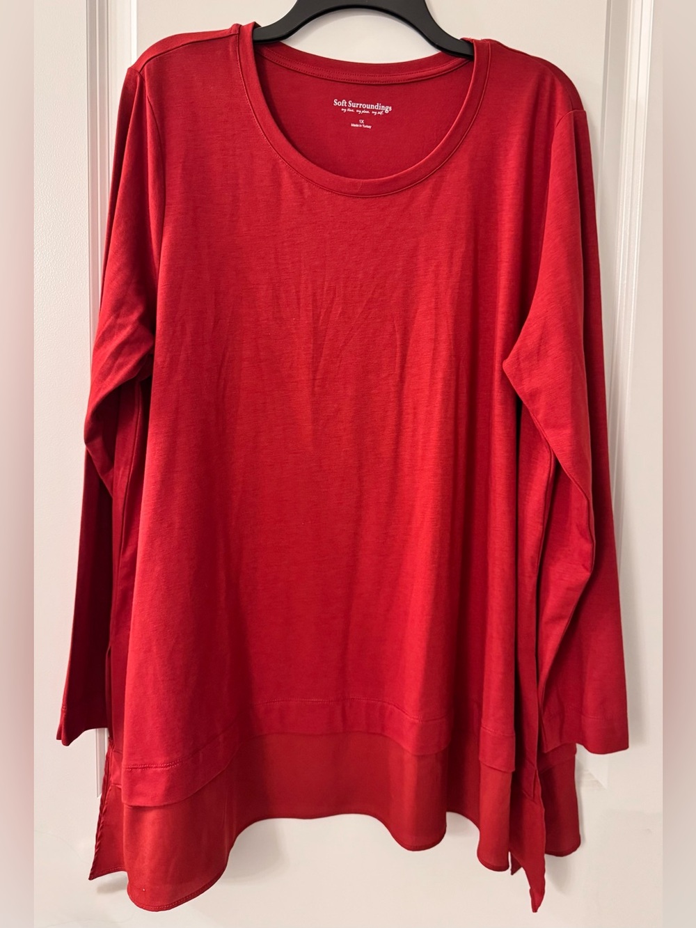 #z229 - Soft Surroundings Perfect Layers
Knit Tunic Top Chiffon Accent Rio Red